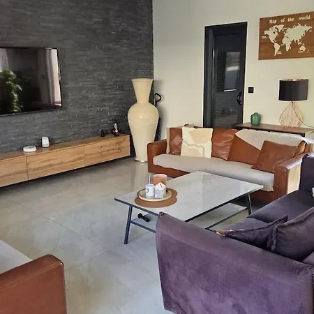 Climatisee Avec Piscine Et Jacuzzi Βίλα